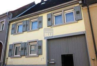 Omas Häuschen mit Scheune