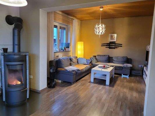 Wohnzimmer mit Kamin