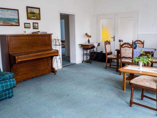 OG -Whg. 1 Zimmer mit Flügeltür 8316