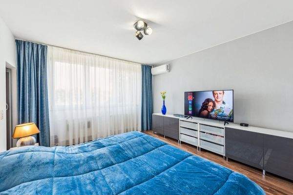 Elternschlafzimmer mit Ankleideraum und Bad ensuite
