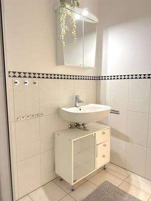 Modernes Badezimmerinterieur