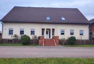 Hausansicht_Straße.jpeg