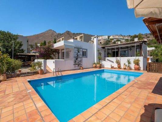 Kreta, Elounda: Villa mit Pool und atemberaubendem Meerblick auf die Bucht zu verkaufen