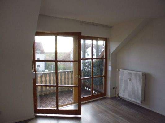 Wohnzimmer mit Balkon