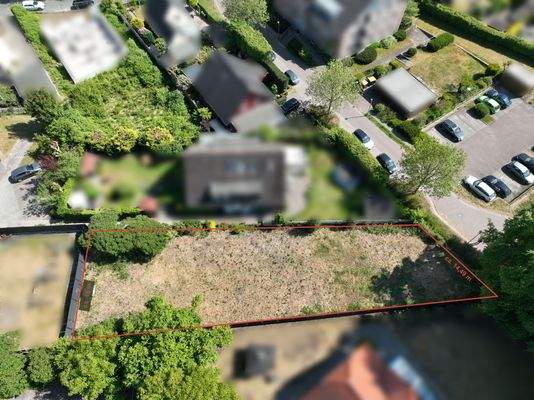 Luftbild; Grundstück rot umrandet