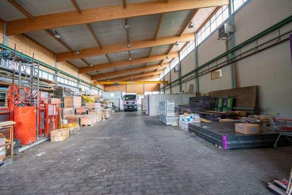 Westflügel Halle mit Kranbahn