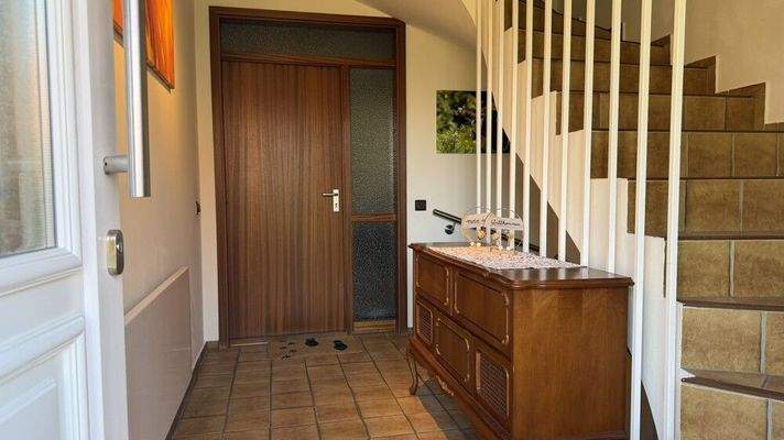 Der Eingangsbereich mit separaten Zugängen