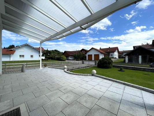 ... mit hochwertiger Pergola