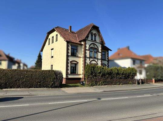 Ansicht mit Auffahrt