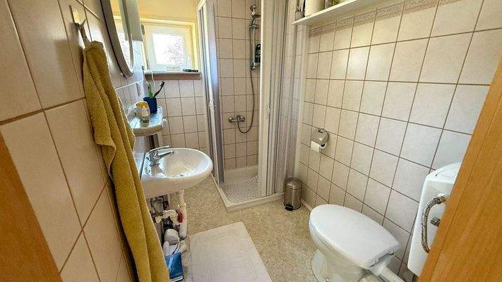 Garage - Duschbad im DG