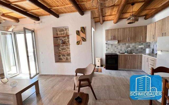 Kreta, Melambes: Schönes Steinhaus mit Bergblick zu verkaufen