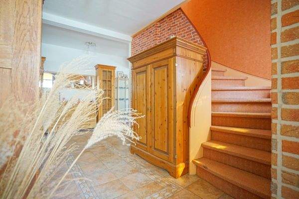 Eingangsbereich mit Treppenaufgang