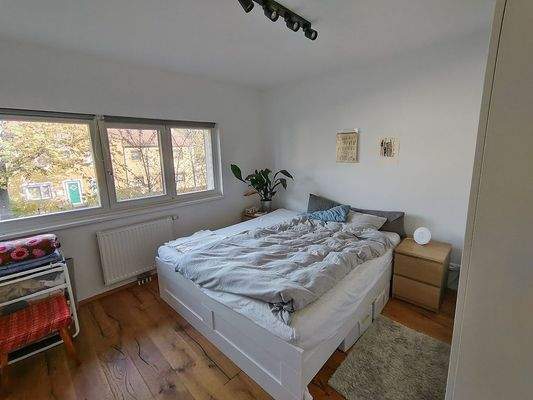 Schlafzimmer mit Doppelbett OG