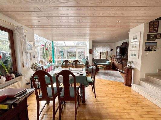 großzügiger Wohn- und Essbereich