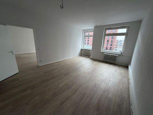 Büro 1 mit Blick Richtung Büro 2