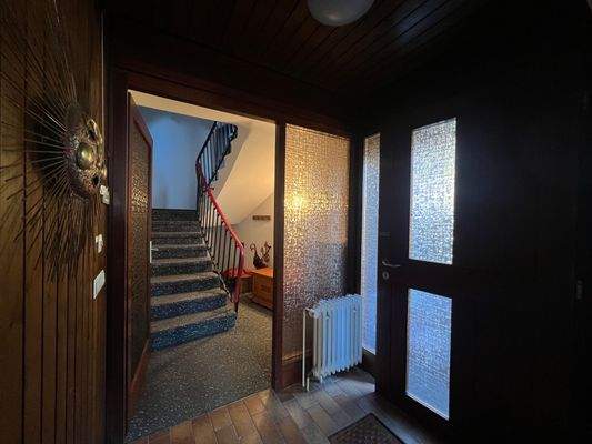 Hauseingang / Eingang Hauptwohnung 