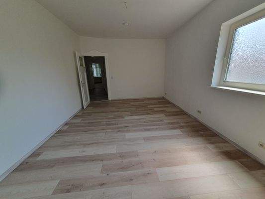 1. OG Ansicht Schlafzimmer zum Flur.jpg