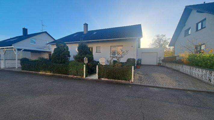 Hausansicht rechts vorne.jpg