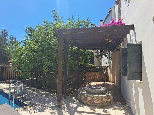 Kreta, Douliana: Renoviertes Steinhaus mit Pool und Garten zu verkaufen