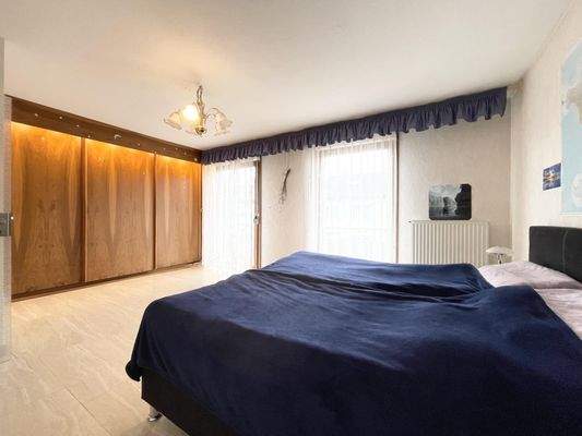 Schlafzimmer mit Balkonzugang