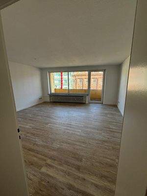 Wohnzimmer mit Balkon