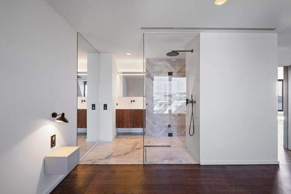 Bodentiefe, extra große Dusche