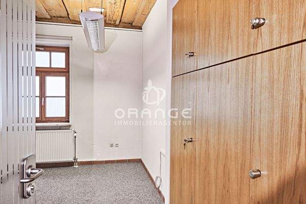 Etwas abgeschirmt, das Chefbüro?