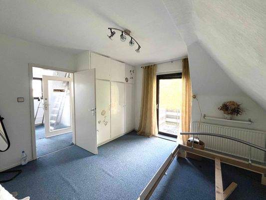 DG Zimmer 1 mit Balkon.jpeg