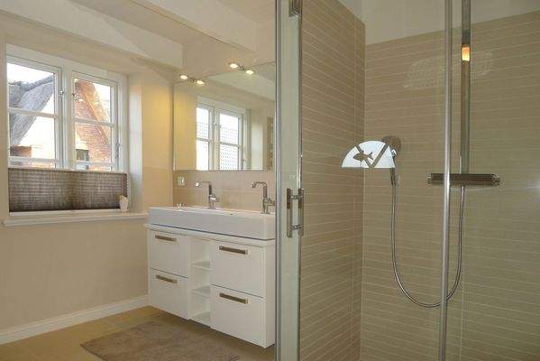 2. Bad im OG m. Walk-in Dusche