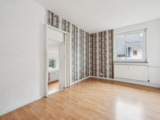 Esszimmer und Blick Büro EG