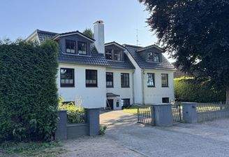 Zeitloses Reihenhaus mit Vorgarten