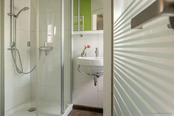 Wohnhaus Bad am Schlafzimmer