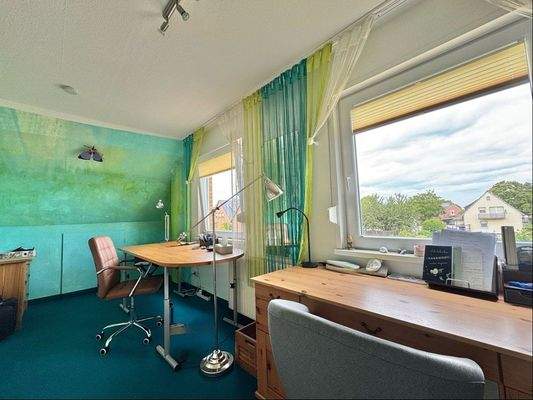 Gemütliches Bürozimmer (DG)