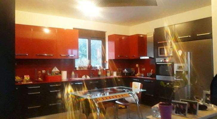 Kreta, Kalyves: Einstöckige Villa mit freiem Bergblick zu verkaufen