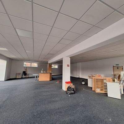 Helle Gewerbefläche innen