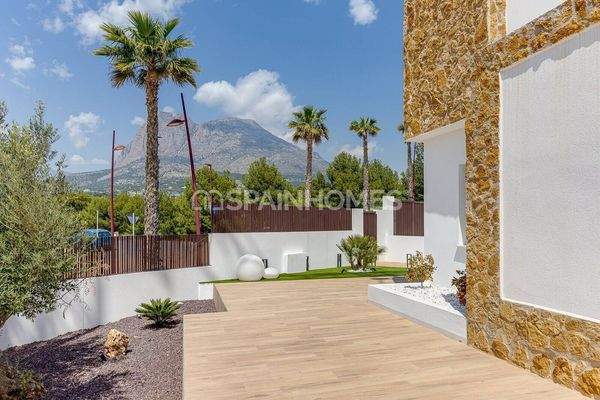 Sea View Mediterranean Villas with Private Pools and Gardens