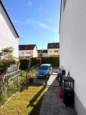 Stellplatz vorm Anwesen