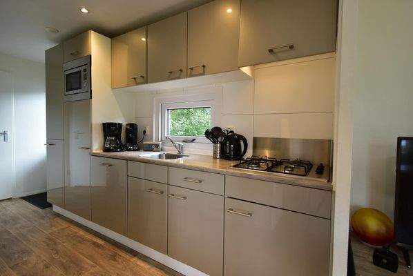 Chalet Bad Hoophuizen Küche Vollständig Ausgestattet EuroParcs Veluwe02