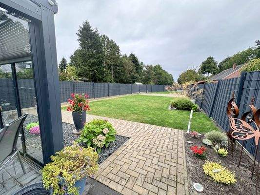 ...mit sichtgeschütztem Garten