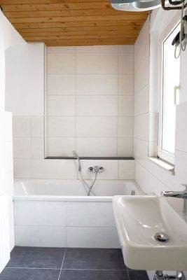 Bad mit Badewanne.jpg