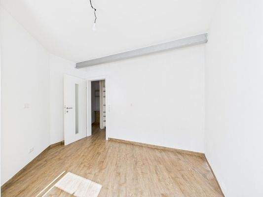 CAM04191G0-PR0042-STILL011