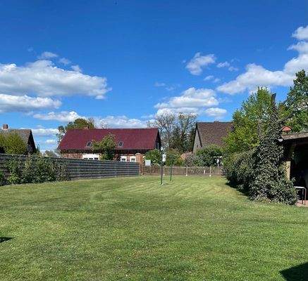 Rasenfläche mit Wäscheplatz.jpeg