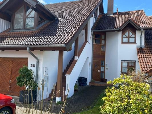 Vorderseite mit Treppe zur ELW