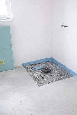 Dusche mit Fußbodenheizung.JPG