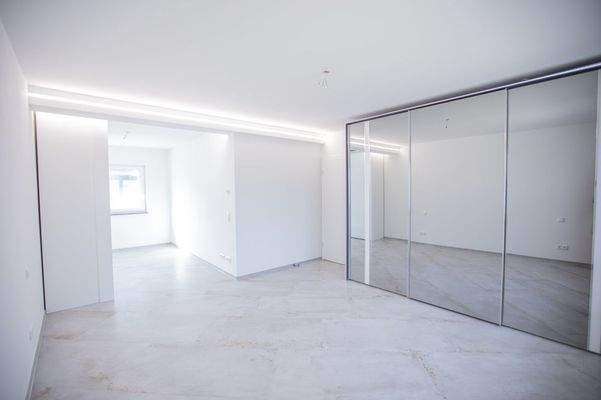 Schlafzimmer/Ankleide EG