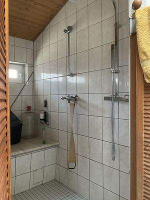 Sauna-/Gästehaus Duschen