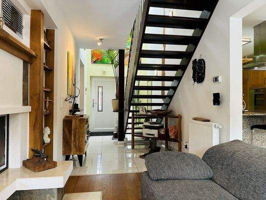 Eingangsbereich - Treppe ins Obergeschoss