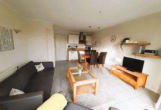 720 Wohnraum mit Küchenzeile