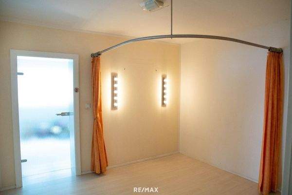 06 OG Raum 1 Garderobe