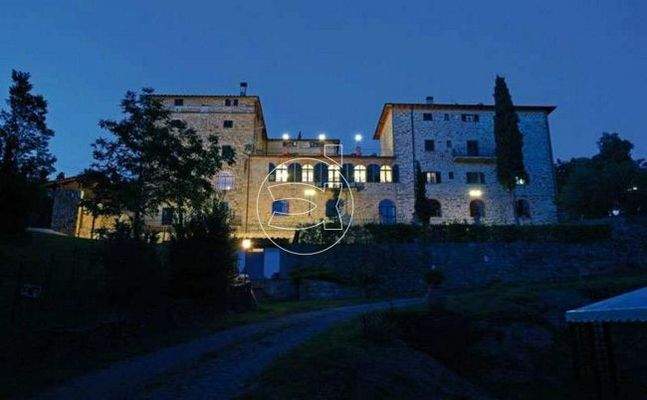 Historisches Anwesen mit 13 Zimmern